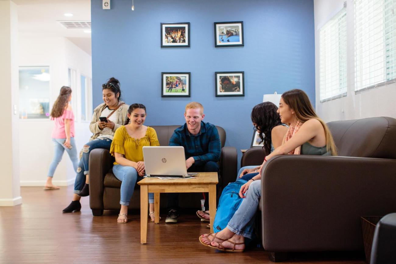 Students in the commuter lounge